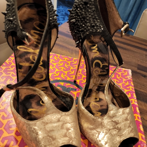 Sandals - Picture 3 of 4